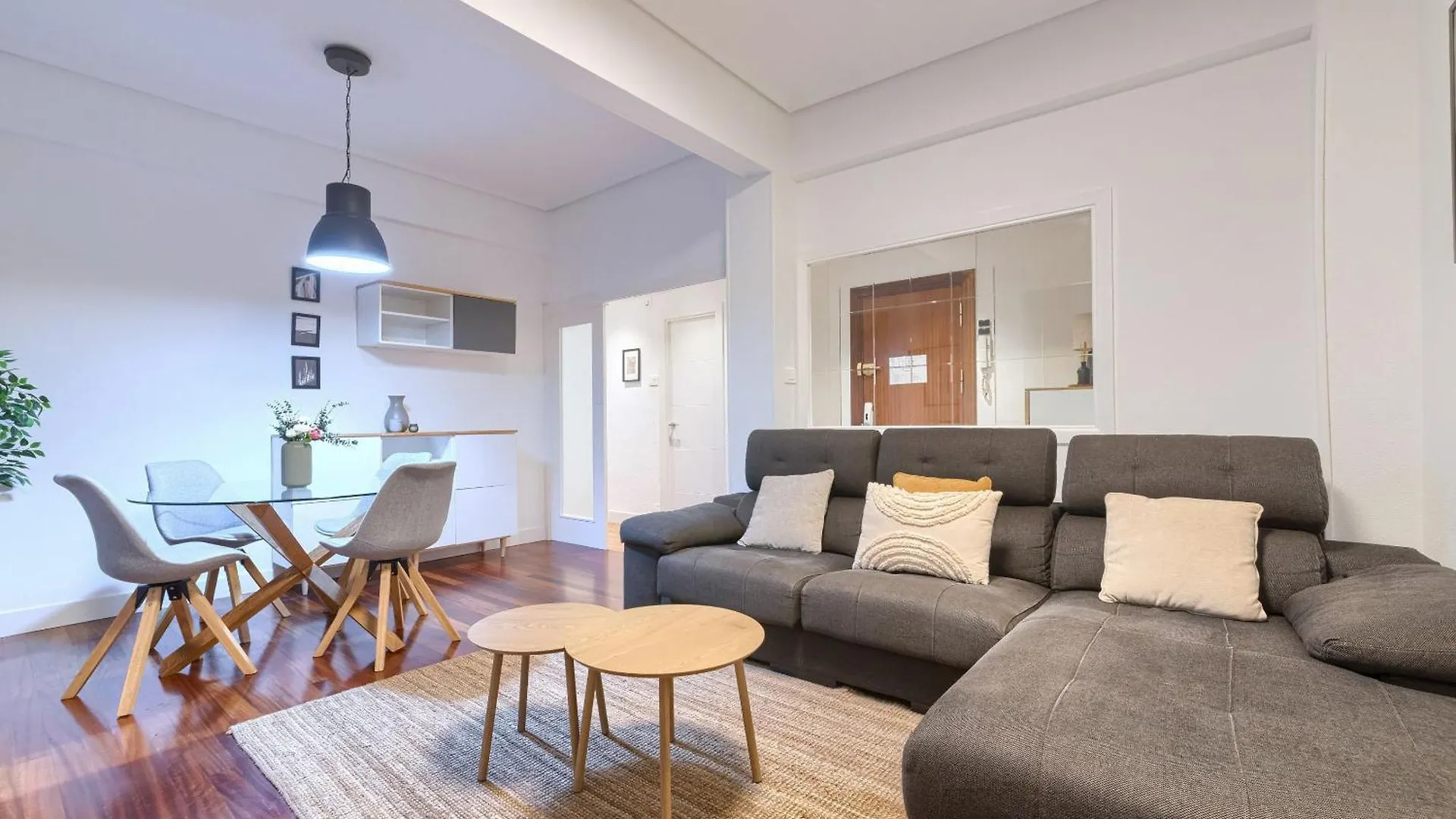 Vt Recien Renovada En Zabalburu Lägenhet Bilbao